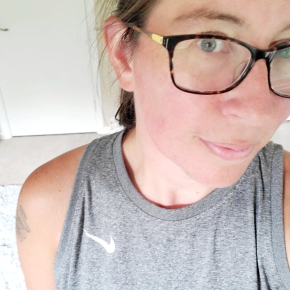 Meet your Posher, Gretchen - Picture 2 of 2